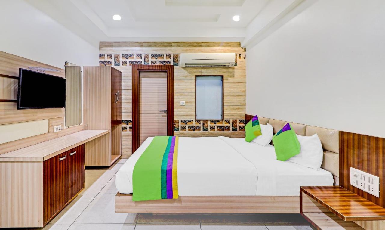 Treebo Taj Dream Hotel Agra  Exterior photo